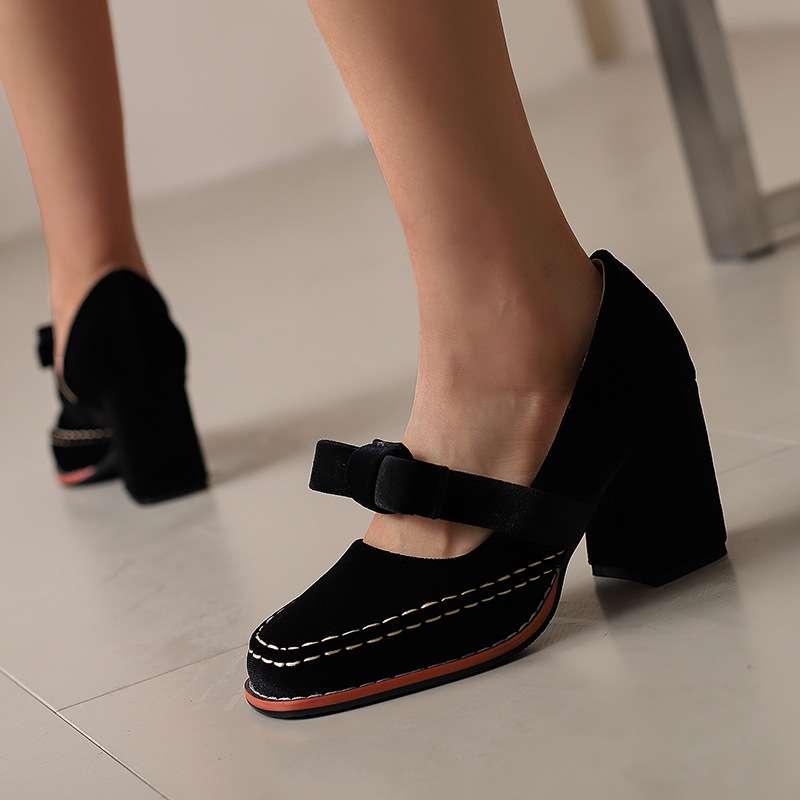Cordelia Velvet Pump