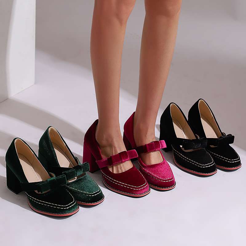 Cordelia Velvet Pump
